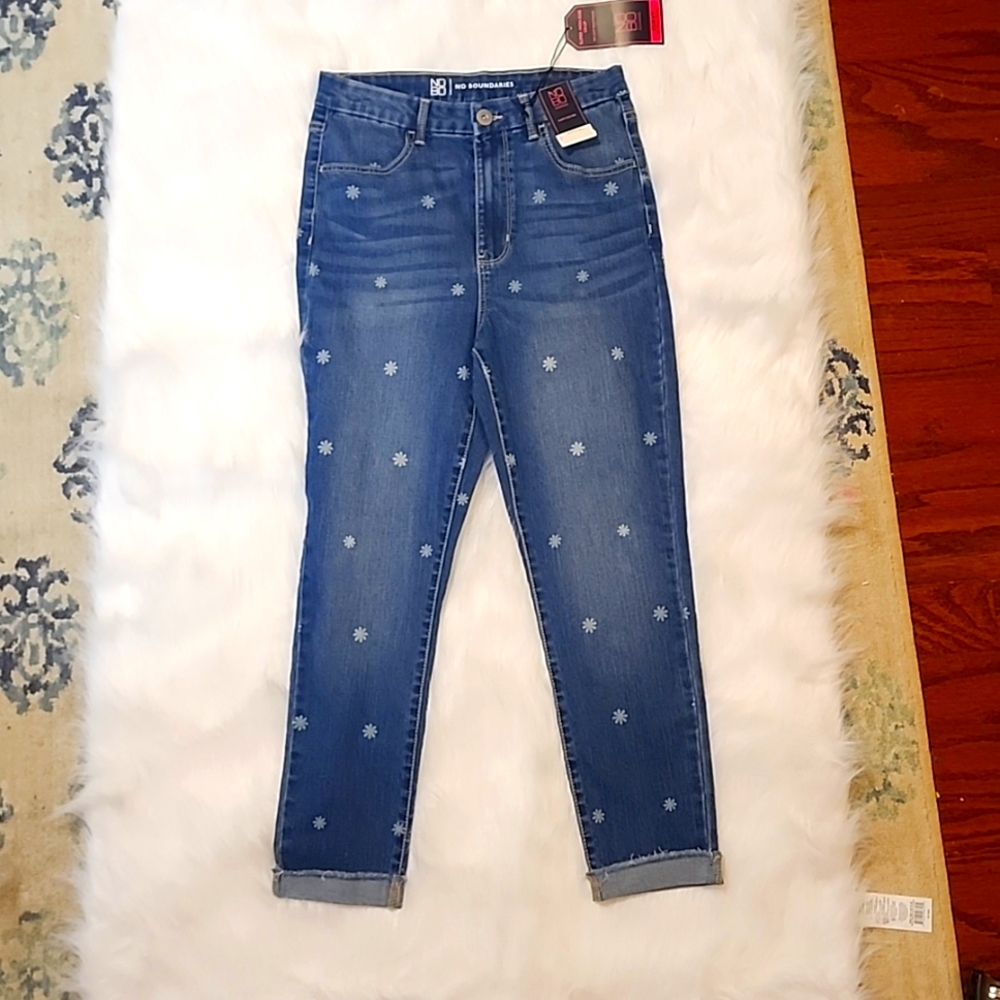 Cropped jeans with flowers